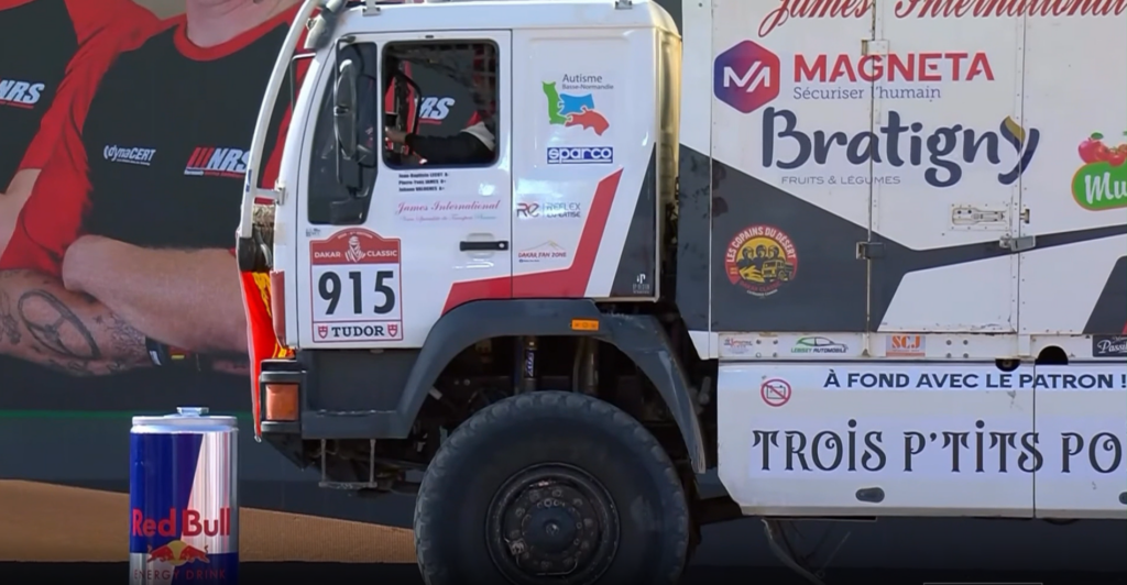 Voir la vidéo complète du passage du camion sur le podium du Dakar 2026
