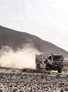Photo du camion #915 lors d'une étape du Dakar 2026