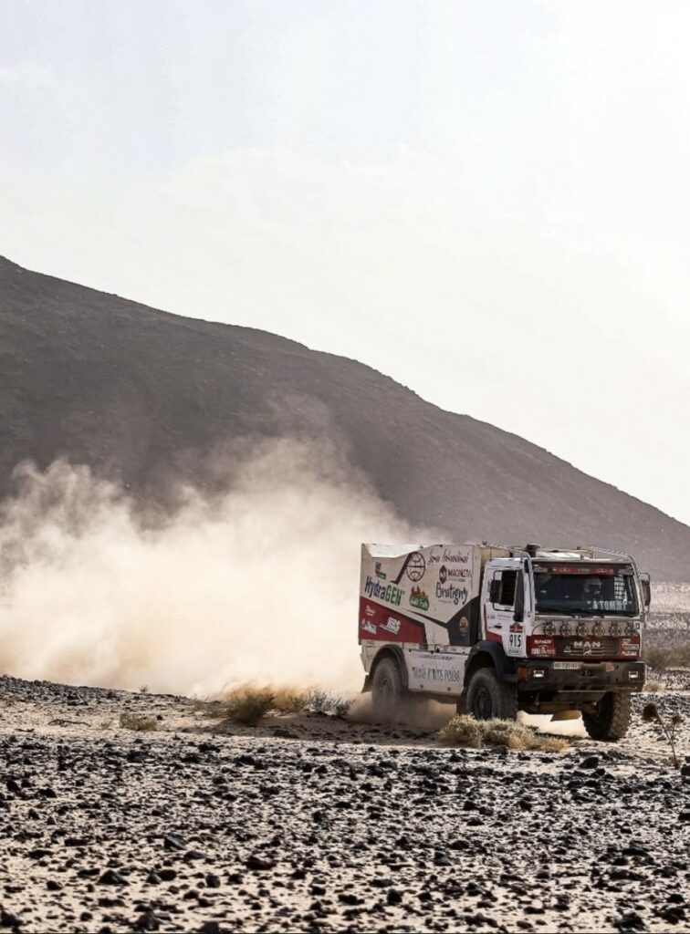 Photo du camion #915 lors d'une étape du Dakar 2026